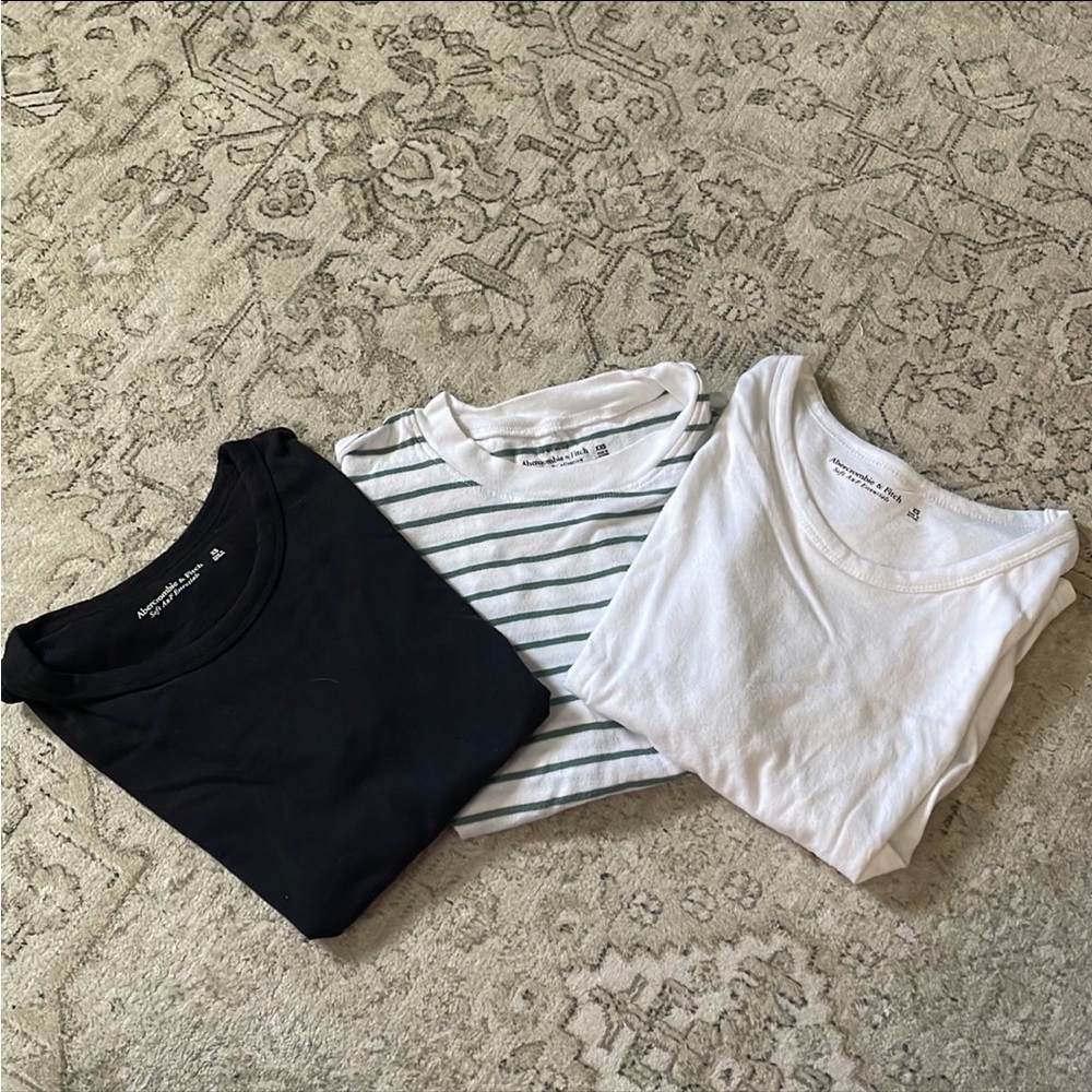 Abercrombie & Fitch cropped tee bundle